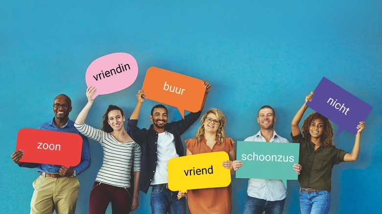 Verschillende mensen met tekstballonnen als symbool voor hun persoonlijk netwerk aan mogelijke medewerkers van Ferm.